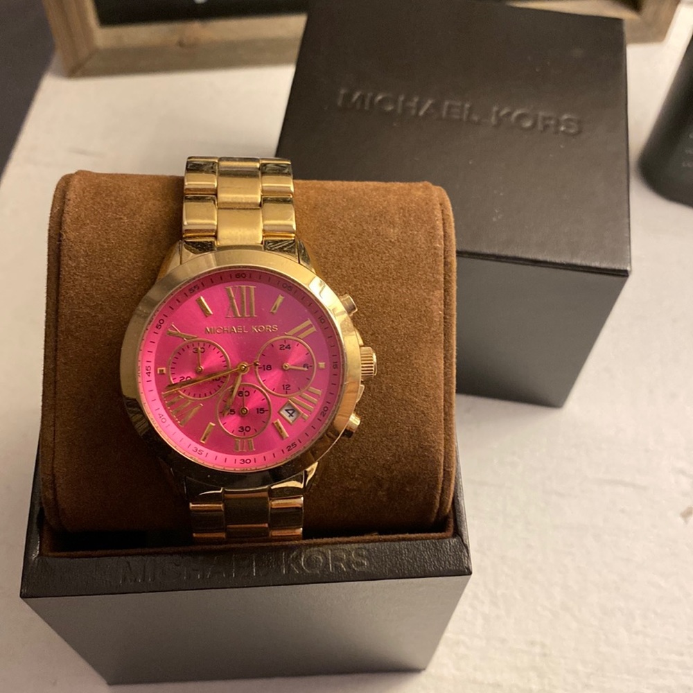 Michael Kors Bradshaw gold with pink face